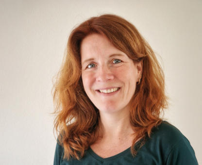 Profielfoto van Nathalie, gezinscoach en kinderhomeopaat bij JouwCoachlijn. Spirituele coach die telefonisch ondersteuning biedt aan gezinnen en gevoe